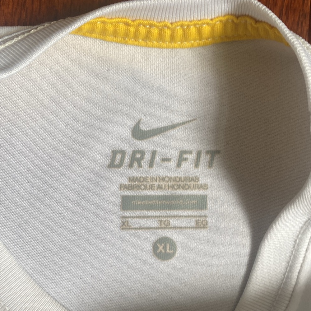 Nike Dri-Fit LIVESTRONG Short Sleeve Athletic T-Shirt - Picture 3 of 11